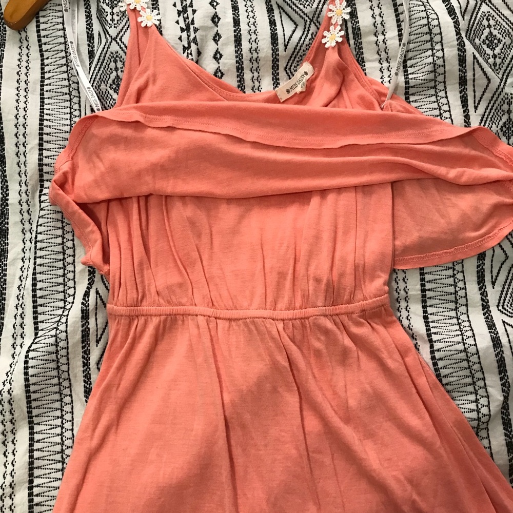 Peach colored daisy dress - Picture 5 of 8